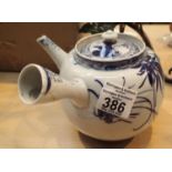 Oriental blue and white teapot. P&P Group 1 (£14+VAT for the first lot and £1+VAT for subsequent