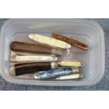 Box of mixed folding knives inc Mother of pearl handle examples. P&P Group 1 (£14+VAT for the