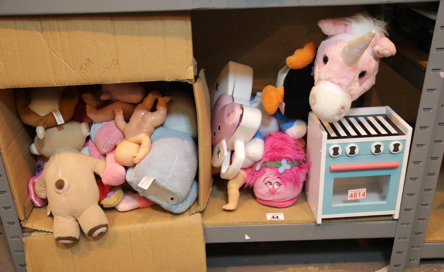 Box of mainly soft toys including Peppa Pig. P&P Group 2 (£18+VAT for the first lot and £2+VAT for