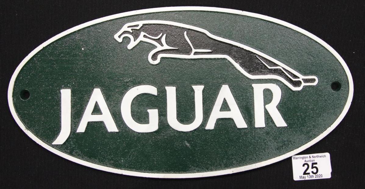 Cast iron Jaguar sign W: 35 cm. P&P Group 2 (£18+VAT for the first lot and £2+VAT for subsequent