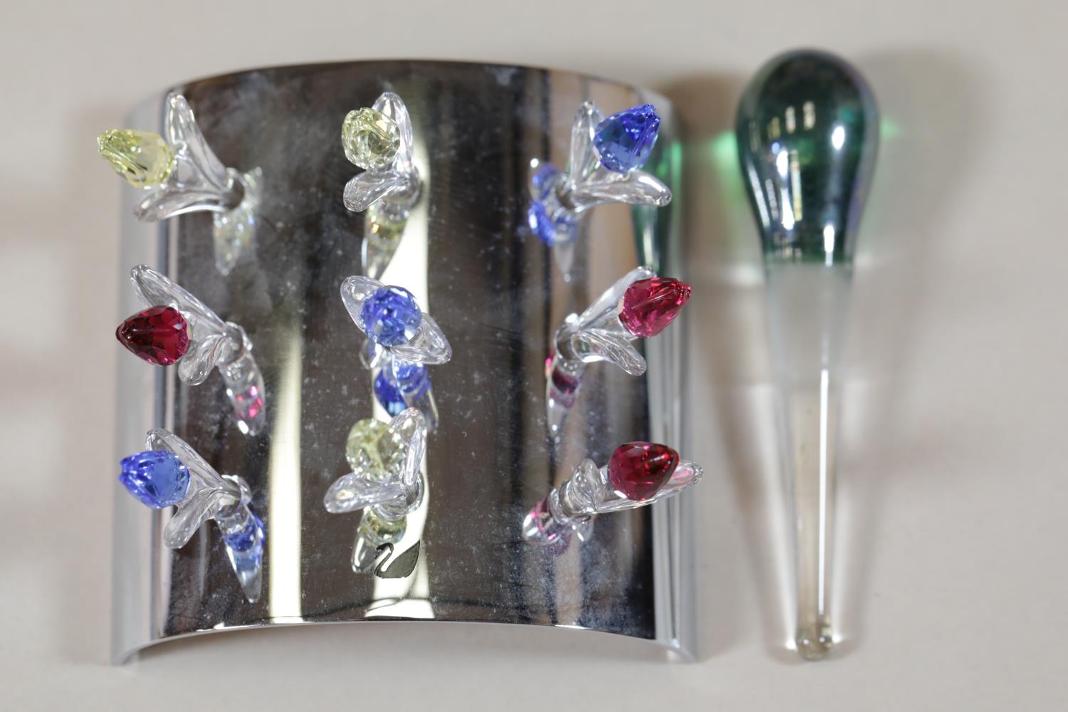 Collection of Swarovski crystal flowers with stand. P&P Group 1 (£14+VAT for the first lot and £1+