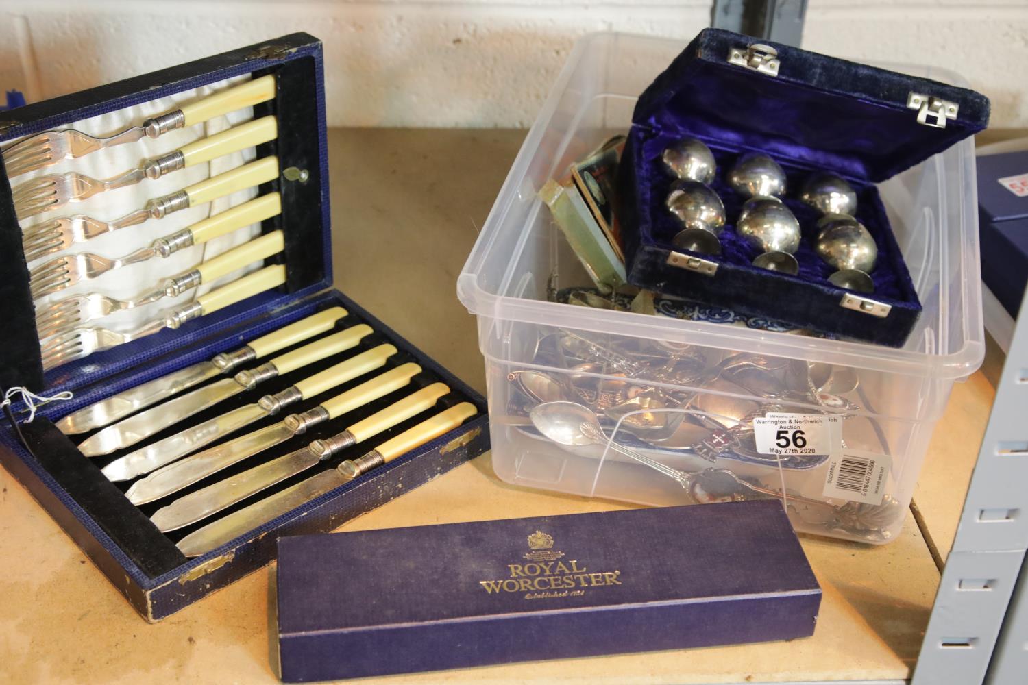 Collection of cutlery to include Royal Worcester cake slice. P&P Group 2 (£18+VAT for the first