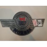 Cast iron metal Morris motors sign L: 27cm. P&P Group 2 (£18+VAT for the first lot and £2+VAT for