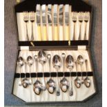 Cased set of silver plated cutlery. P&P Group 1 (£14+VAT for the first lot and £1+VAT for subsequent