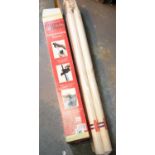 Set of cricket stumps and an aluminium artists easel. P&P Group 2 (£18+VAT for the first lot and £