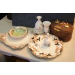 Mixed ceramics including Wedgwood and a basket. P&P Group 1 (£14+VAT for the first lot and £1+VAT