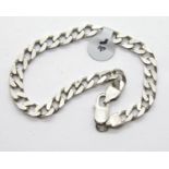Silver heavy gauge curb link bracelet, L: 22 cm. P&P Group 1 (£14+VAT for the first lot and £1+VAT