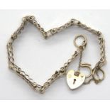 9ct gold gate bracelet with heart locket clasp, 6.0g. P&P Group 1 (£14+VAT for the first lot and £