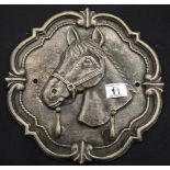 Cast iron horse head hanging hooks D: 29 cm. P&P Group 1 (£14+VAT for the first lot and £1+VAT for