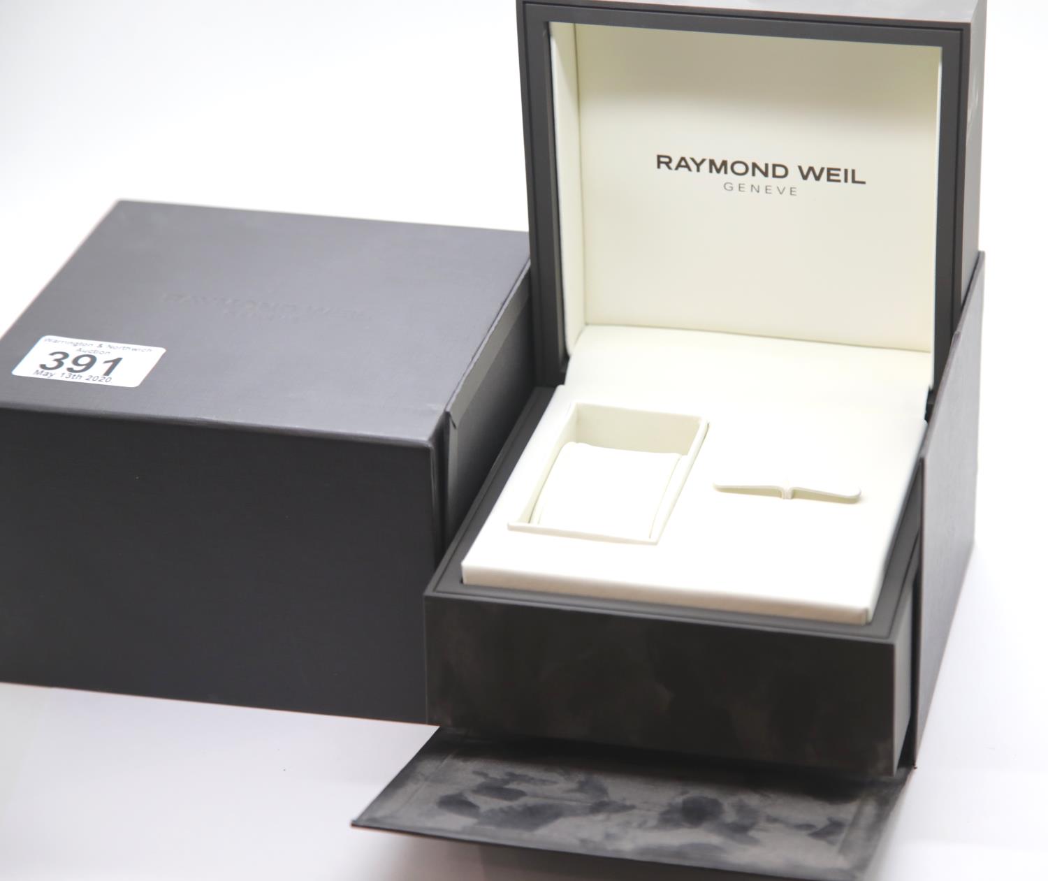 Raymond Weil empty empty watch box, with outer card box. P&P Group 1 (£14+VAT for the first lot