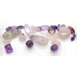 Loose gemstones: quantity of mixed amethysts. P&P Group 1 (£14+VAT for the first lot and £1+VAT