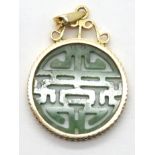 9ct gold and carved jade pendant, 4.0g. P&P Group 1 (£14+VAT for the first lot and £1+VAT for