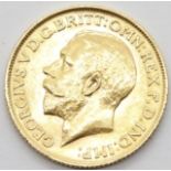 Full George V 1915 sovereign. P&P Group 1 (£14+VAT for the first lot and £1+VAT for subsequent lots)