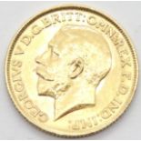 Full George V 1915 sovereign. P&P Group 1 (£14+VAT for the first lot and £1+VAT for subsequent lots)