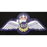 Cast iron RAF sign W: 35 cm. P&P Group 2 (£18+VAT for the first lot and £2+VAT for subsequent lots)