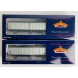 2x Bachmann VGA Sliding Wall Wagons - Fitted with P4 Wheel Sets - Boxed. P&P Group 2 (£18+VAT for