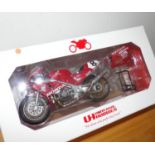 Universal Hobbies 1:12 scale Honda RC 30 Carl Fogarty. P&P Group 2 (£18+VAT for the first lot and £