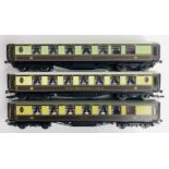 Hornby OO Gauge 3x Pullman Brown/Cream Passenger Car Coaches with Working Interior Lights - Unboxed.