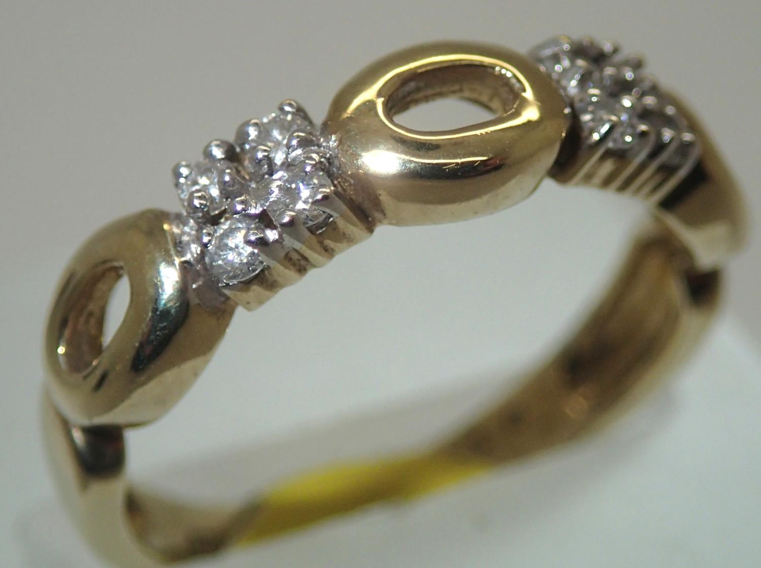 18ct gold fancy diamond ring size N 2. 7g. P&P group 1 (£16 for the first item and £1.50 for