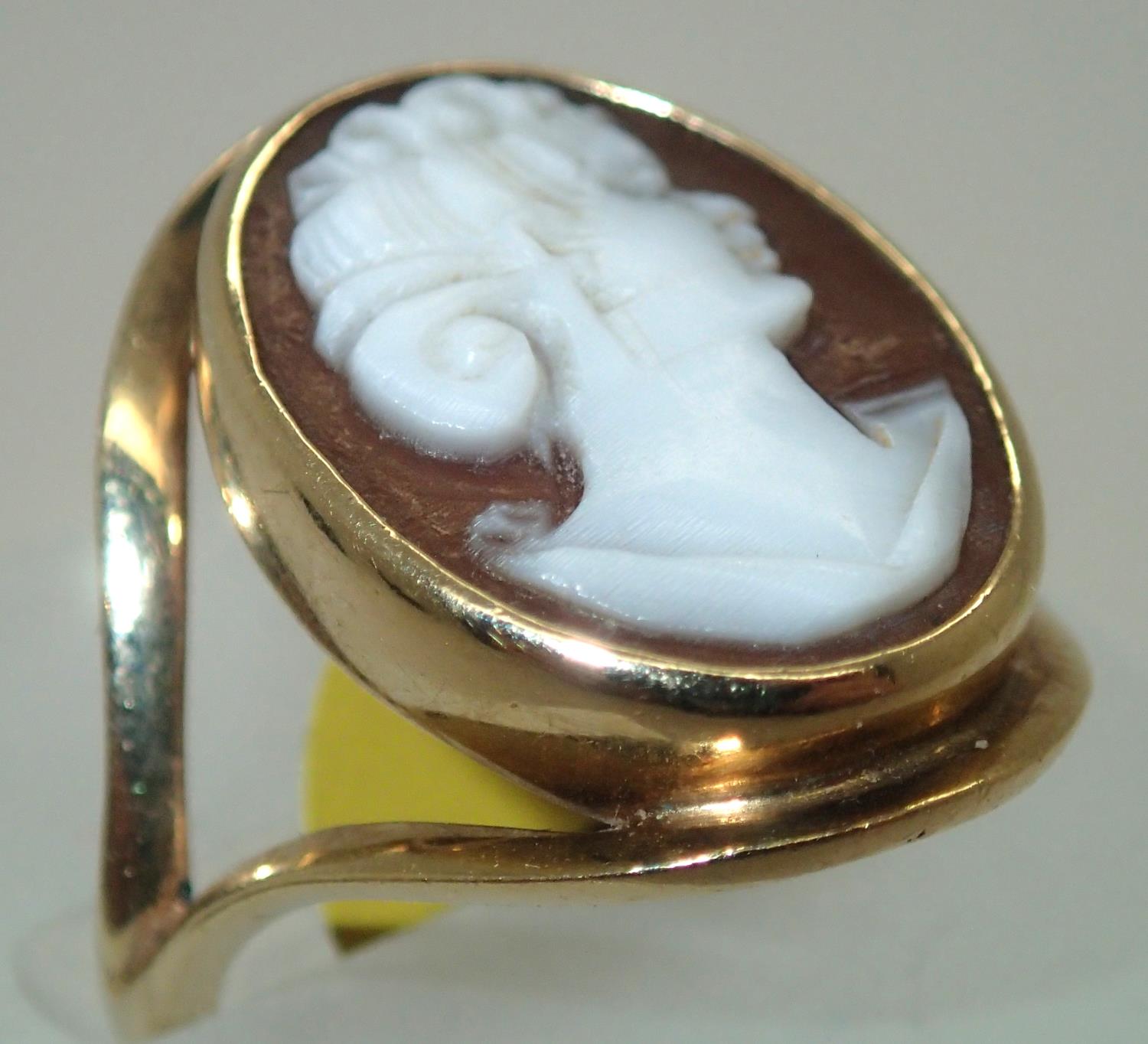 Ladies 9ct gold, approximately 18 mm cameo ring size L 3.9g. P&P group 1 (£16 for the first item and