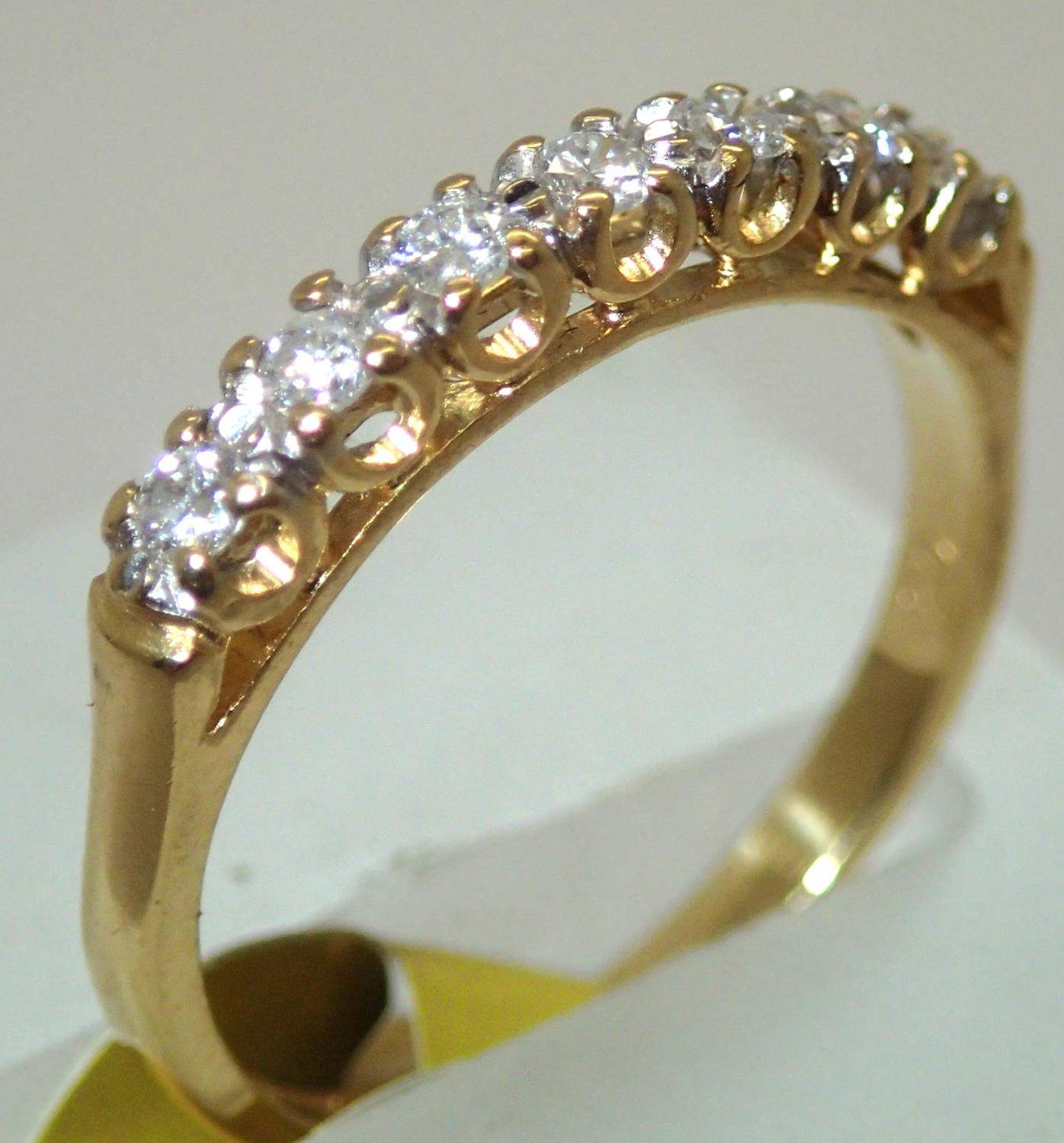 18ct yellow gold seven stone diamond ring. P&P group 1 (£16 for the first item and £1.50 for