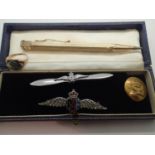 Garrard DeHavilland box containing rolled gold pencil, two RAF badges and a 9ct gold and silver