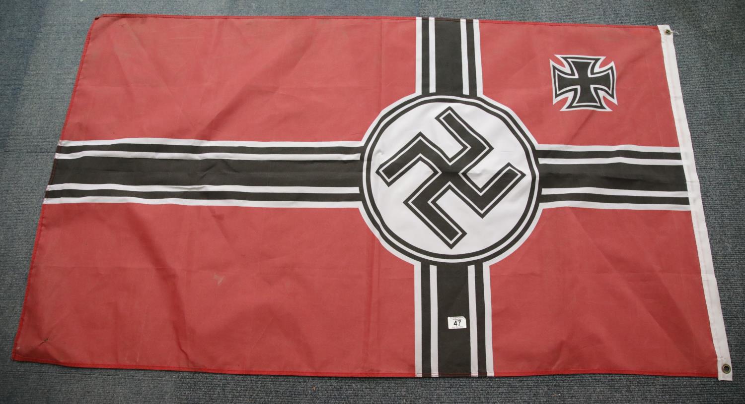 WWII German style flag in polyester, 90 x 150 cm. P&P Group 1 (£14+VAT for the first lot and £1+