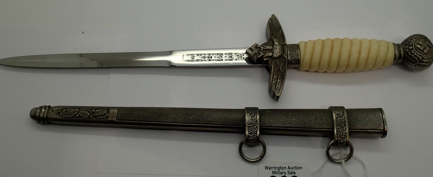 German WWII style Luftwaffe dress dagger, L: 41 cm, blade L: 24 cm. P&P Group 2 (£18+VAT for the