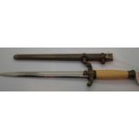 German WWII style dress dagger, L: 38 cm, blade L: 26 cm. P&P Group 2 (£18+VAT for the first lot and