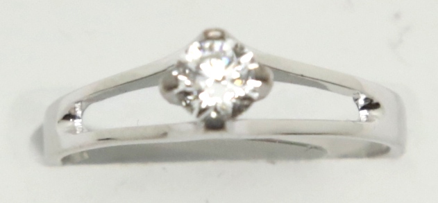 American 14ct white gold high-grade diamond solitaire ring approximately 0.33cts, size L, 2.4g. P&