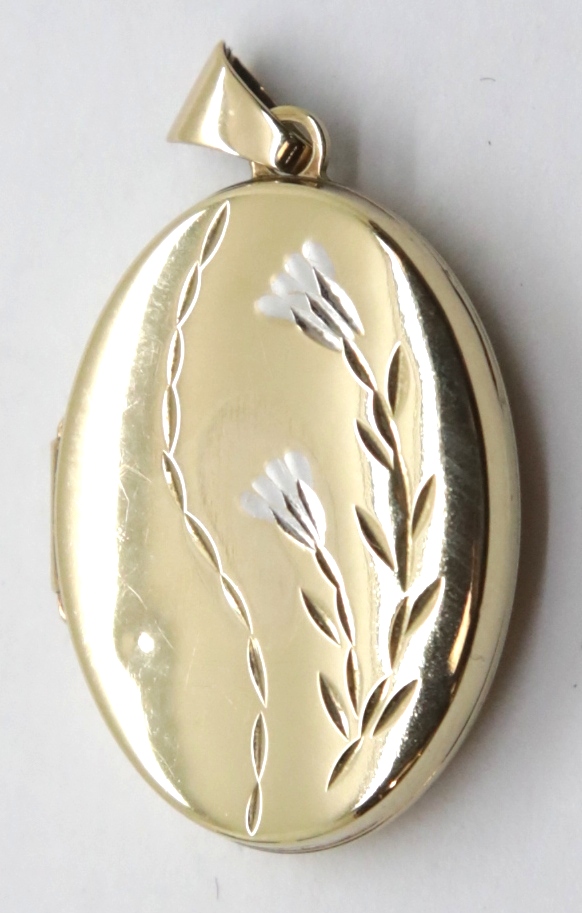 Modern 9ct gold engraved oval locket, 2.3g. One small ding to front, otherwise good. P&P Group 1 (£