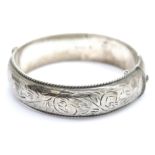 Solid silver vintage engraved 20 mm wide bangle with fancy rope edge. P&P Group 1 (£14+VAT for the