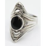 Ladies fancy shaped onyx ring, size L. P&P Group 1 (£14+VAT for the first lot and £1+VAT for