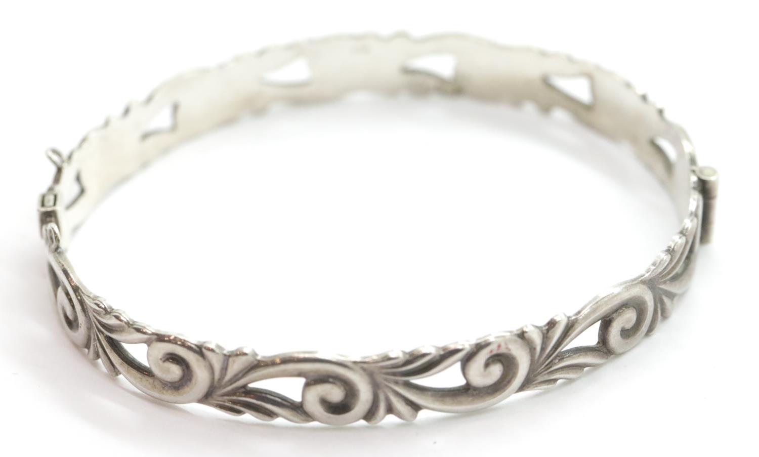 Silver 1970s scroll design hinged bangle. P&P Group 1 (£14+VAT for the first lot and £1+VAT for