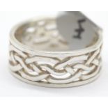 Gents silver Celtic design ring, size T. P&P Group 1 (£14+VAT for the first lot and £1+VAT for