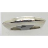Ladies modern style silver ring, size M. P&P Group 1 (£14+VAT for the first lot and £1+VAT for