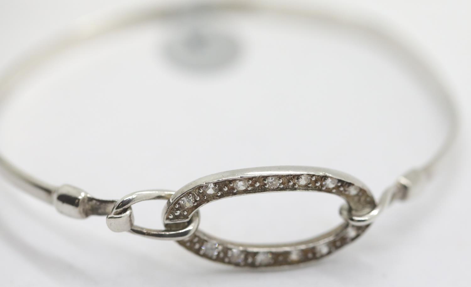 Vintage unusual stone set silver bangle. P&P Group 1 (£14+VAT for the first lot and £1+VAT for