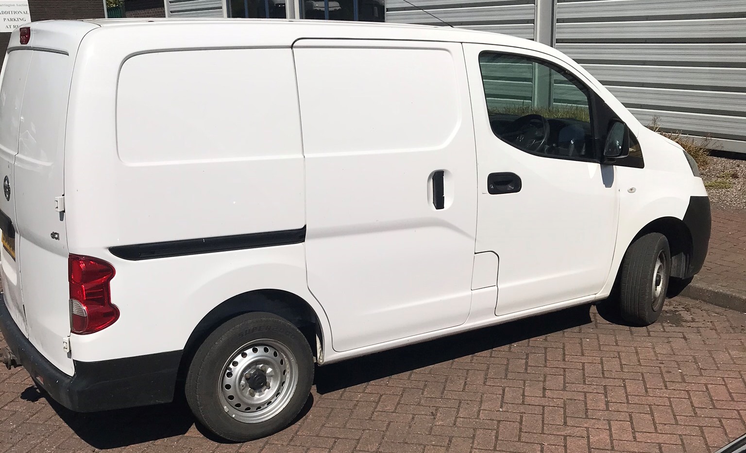 Nissan NV200 177,000 miles MOT valid until 29/09/2020 white no service history or V5 - Image 3 of 4