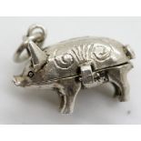 Vintage silver piggy bank (which opens) charms. P&P Group 1 (£14+VAT for the first lot and £1+VAT