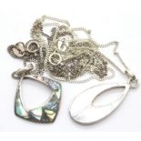 Mother of pearl and Maui shell pendants on silver chains. P&P Group 1 (£14+VAT for the first lot and
