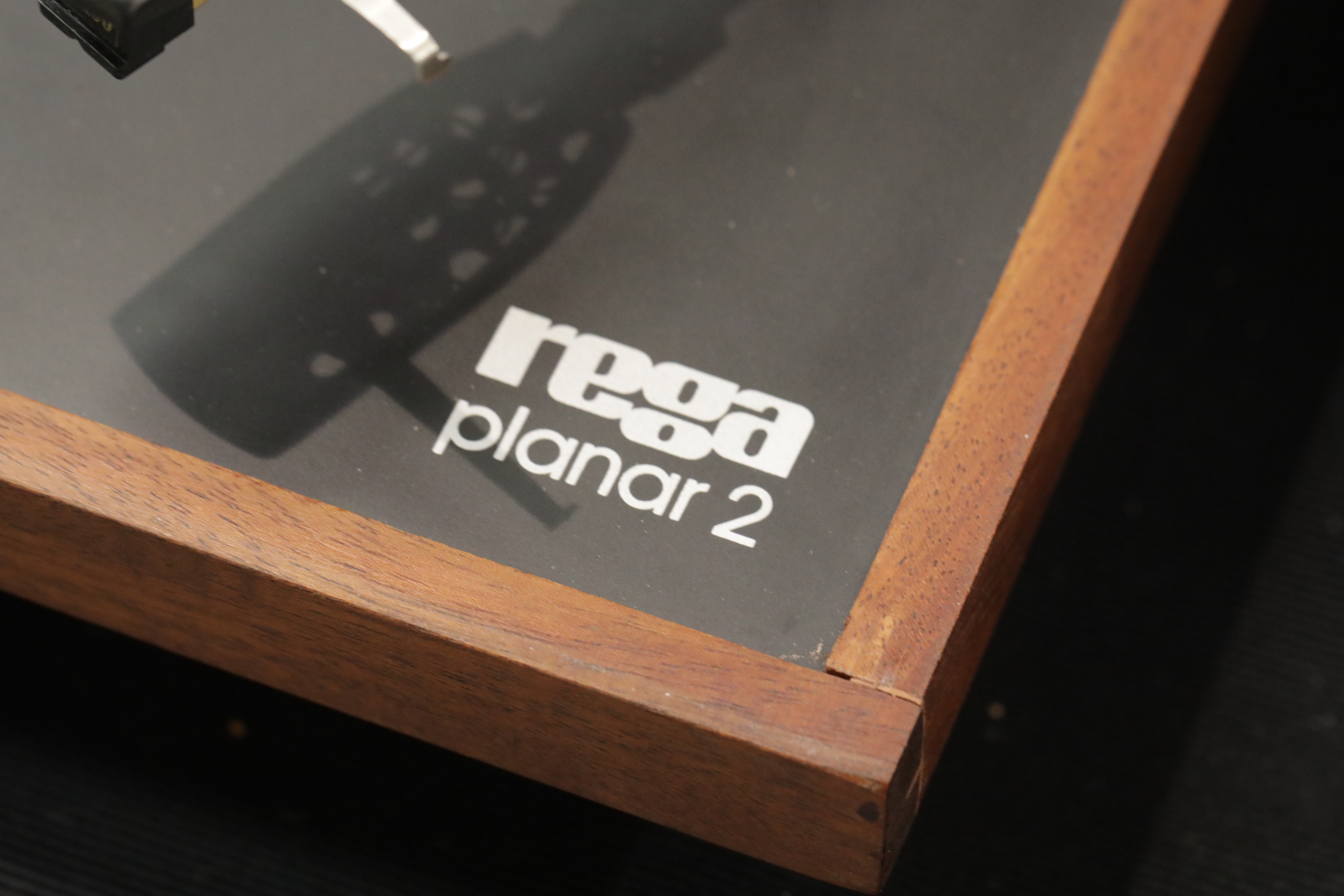 Rega Planar 2 record deck teak surround with Rega R200 tonearm and Rega R100 cartridge. P&P Group - Bild 2 aus 5