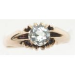 9ct yellow gold pale blue topaz set ring, size R, 2.6g. P&P Group 1 (£14+VAT for the first lot