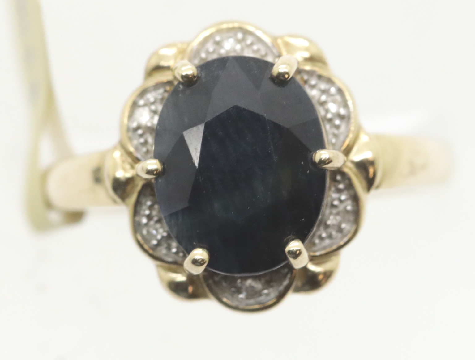 Vintage sapphire and diamond cluster ring, c1970, size O, 3.5g. P&P Group 1 (£14+VAT for the first