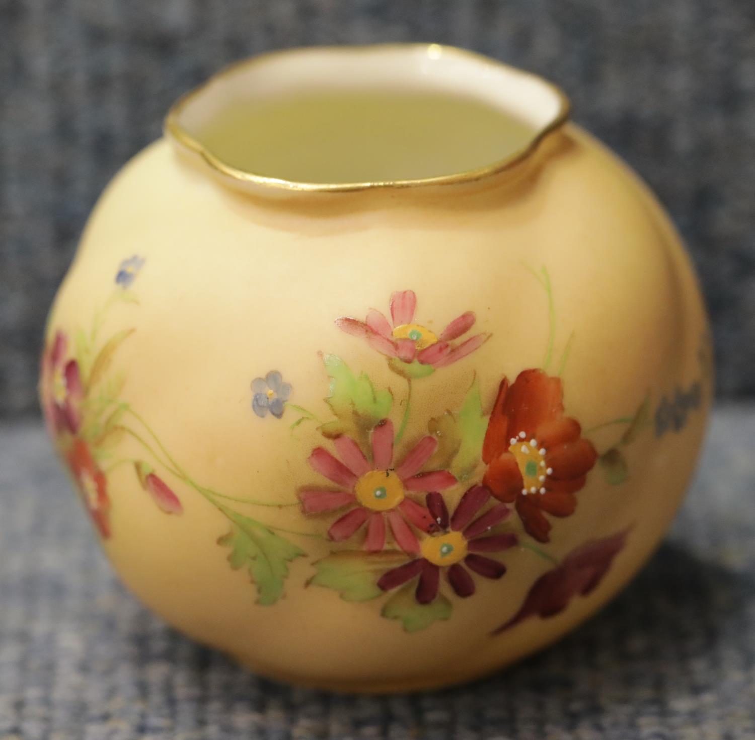 Small Royal Worcester bulbous vase in the Blush Ivory pattern, H: 7 cm. P&P Group 1 (£14+VAT for the