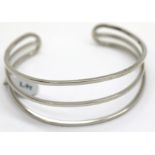 Fancy three band bangle. P&P Group 1 (£14+VAT for the first lot and £1+VAT for subsequent lots)