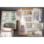 Approximately 100 world banknotes in good condition, some framed. P&P Group 1 (£14+VAT for the first