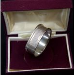 Boxed silver napkin ring, 10g. P&P Group 1 (£14+VAT for the first lot and £1+VAT for subsequent