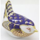 Royal Crown Derby wren paperweight with gold stopper. P&P Group 1 (£14+VAT for the first lot and £