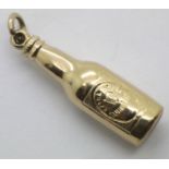 9ct yellow gold Guinness bottle charm. P&P Group 1 (£14+VAT for the first lot and £1+VAT for