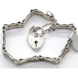 Ladies heavy gauge three bar gate bracelet with padlock. P&P Group 1 (£14+VAT for the first lot